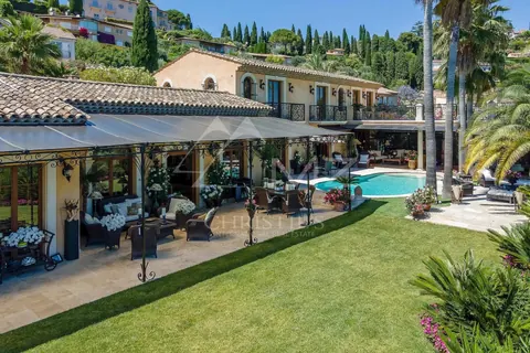 Country Villa walking distance to the Village Sea view and the Lérins islands, 6 bedrooms in Mougins