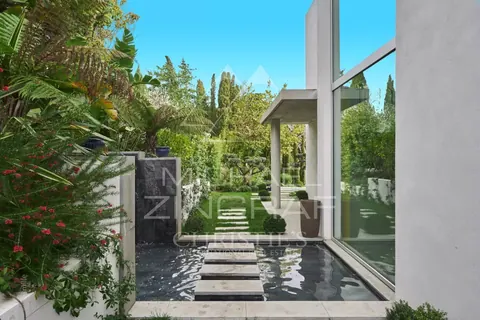 Modern Villa in city center Heated swimming pool 14x5m, 5 bedrooms in Cap d'Antibes available rental For Super Rich