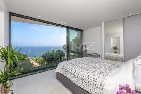Contemporary Villa overlooking the sea Infinity circle shape Swimming pool, 5 bedrooms in Eze - French Riviera search rental For Super Rich