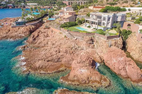 Luxury Villa Waterfront, Cap Roux heated swimming pool and direct access to the sea, 4 bedrooms in Anthéor 0 rental For Super Rich