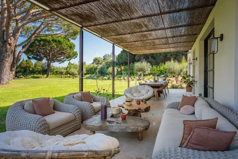 Luxury Villa near the beach Pampelonne Fenced swimming pool, jacuzzi, fitness room, petanque court, 5 bedrooms in Ramatuelle available rental For Super Rich