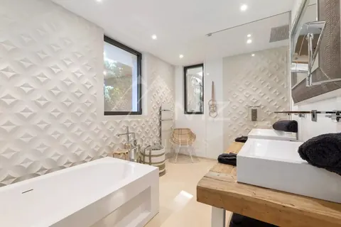 contemporary Villa Exceptional views of Pampelonne bay and vineyards Ideally located, 6 bedrooms in Ramatuelle - French Riviera price rental For Super Rich