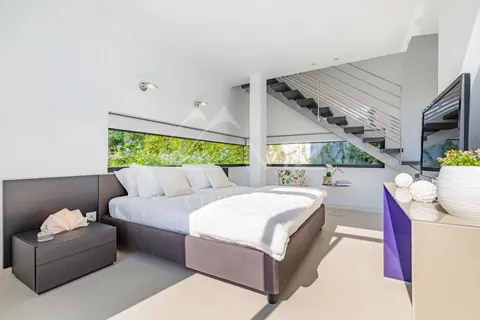 Contemporary Villa Near to Club 55 extremely modern services, 5 bedrooms in Saint Tropez best rental For Super Rich