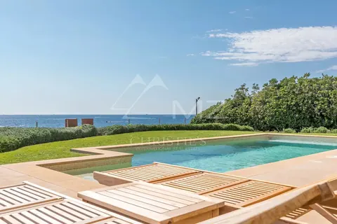 Luxury Villa Waterfront, Cap Roux heated swimming pool and direct access to the sea, 4 bedrooms in Anthéor deal rental For Super Rich