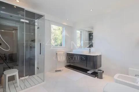 Luxury Villa seaview, nearby the center of Cannes 250 sqm terrace with jacuzzi, 6 bedrooms in Cannes Classified ads rental For Super Rich