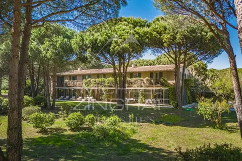Provençal Villa 300m from Pampelonne beaches shady terraces, swimming pool 10x10, 7 bedrooms in Ramatuelle
