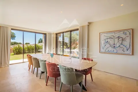 Luxury Villa Sublime sea view 18m infinity pool, 6 bedrooms in Saint Tropez best rental For Super Rich