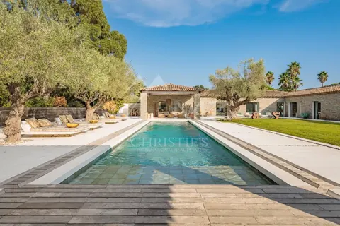 Contemporary Villa between the Salins and the Canoubiers swimming pool, 8 bedrooms in Saint Tropez