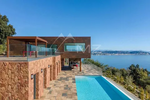 Modern Villa sea view over the bay of Cannes and the Lérins Islands swimming pool, summer kitchen, 6 bedrooms in Théoule Sur Mer
