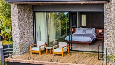 Luxury Villa Stunning sea view long infinity pool, 5 bedrooms in Chaweng Noi, Ko Samui vacation rental For Super Rich