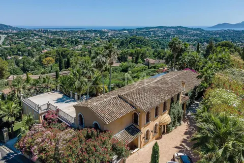 Country Villa walking distance to the Village Sea view and the Lérins islands, 6 bedrooms in Mougins vacation rental For Super Rich