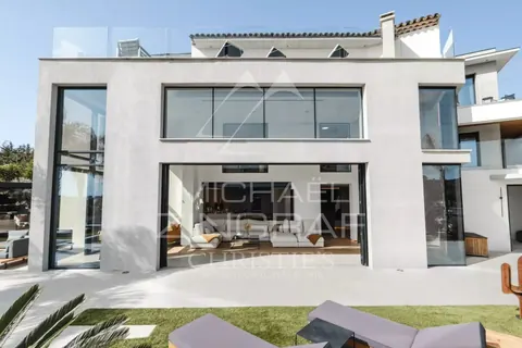 Contemporary Villa Heated infinity pool spa, jacuzzi, sauna, pizza oven and barbecue, 5 bedrooms in Mougins 0 rental For Super Rich