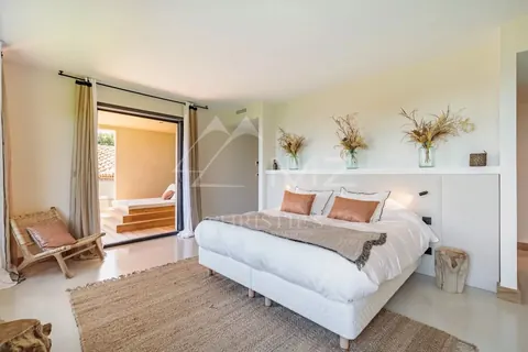 Modern Villa breathtaking sea view and direct access to the coastal path 16m swimming pool, 7 bedrooms in Saint Tropez value rental For Super Rich