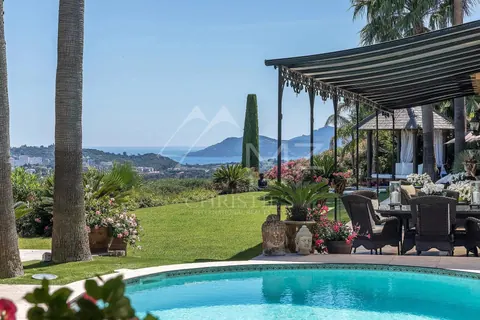 Country Villa walking distance to the Village Sea view and the Lérins islands, 6 bedrooms in Mougins 0 rental For Super Rich