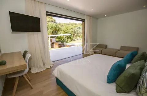 California-style Villa 8 mn walk from Pampelonne beaches Bowling, sauna, pool, 6 bedrooms in Ramatuelle value rental For Super Rich