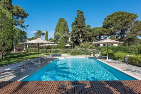 Elegant Villa 14x6m heated swimming pool Tennis court with grass, 4 bedrooms in Cap d'Antibes available rental For Super Rich