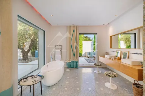 Contemporary Villa between the Salins and the Canoubiers swimming pool, 8 bedrooms in Saint Tropez Classified ads rental For Super Rich