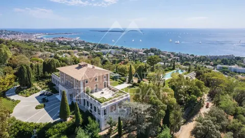 Century Castle ONE-OF-THE-KIND Landscaped garden with unique pool, several bedrooms in Cannes
