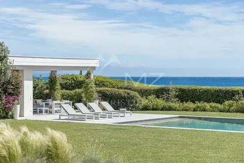 High-end Villa Exceptional Peninsula location idyllic sea view, 6 bedrooms in Cap d'Antibes - French Riviera MZILO1549 rental For Super Rich