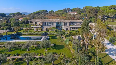 Modern Villa Panoramic View Overlooking Canebiers Bay, petanque court, 19m heated infinity swimming pool, 9 bedrooms in Saint Tropez