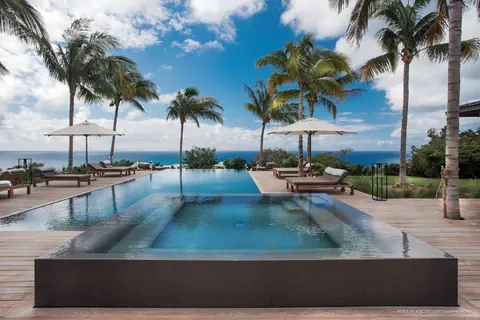 Luxury Villa Maison Blanc Bleu heated swimming pool and a bubble pool, 6 bedrooms in Gouverneur - St Barth Blanc Bleu rental For Super Rich