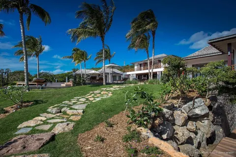 Luxury Villa Maison Blanc Bleu heated swimming pool and a bubble pool, 6 bedrooms in Gouverneur - St Barth available rental For Super Rich