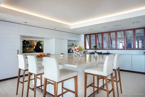Luxury Villa Maison Blanc Bleu heated swimming pool and a bubble pool, 6 bedrooms in Gouverneur - St Barth property rental For Super Rich