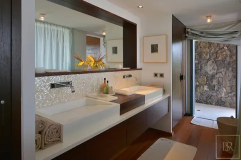 Contemporary Villa Lyra above Gouverneur beach heated infinity pool, 6 bedrooms in St Barth property rental For Super Rich