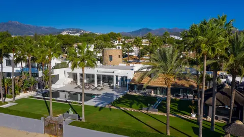 Luxury Villa Melendez frontline beachfront mansion with spectacular sea views, 7 bedrooms in Los Monteros, Marbella available rental For Super Rich