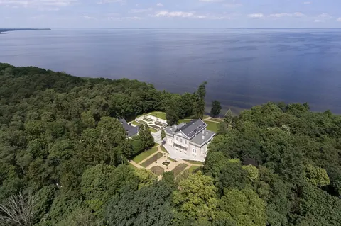 Historic Villa Beach Front Panoramic Sea & Lake view, 16 bedrooms in Szczecin 45,000 Week rental For Super Rich