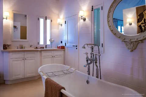 Luxury Villa Palmier Royal Estate Stunning views of Marigot Bay and the sea, 13 bedrooms in St Barth best rental For Super Rich