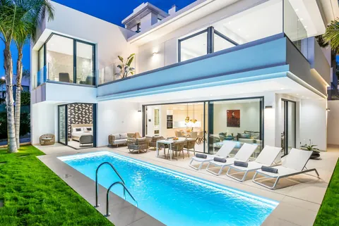 Luxury Villa Beach Front Spa, gym, Turkish bath, sauna, 6 bedrooms in Los Monteros, Marbella 22,700 Week rental For Super Rich