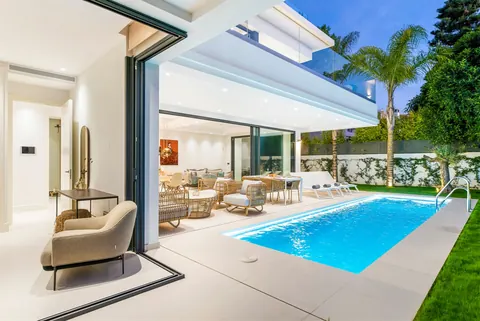 Luxury Villa Beach Front Spa, gym, Turkish bath, sauna, 6 bedrooms in Los Monteros, Marbella 57017 rental For Super Rich
