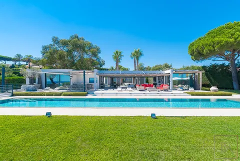 Contemporary Villa Beach Front 5 minutes walk from Club 55, 6 bedrooms in Saint Tropez Pampelonne Beach rental For Super Rich