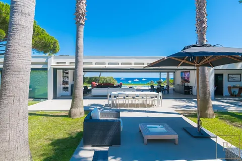 Contemporary Villa Beach Front 5 minutes walk from Club 55, 6 bedrooms in Saint Tropez search rental For Super Rich