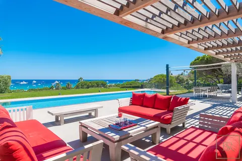 Contemporary Villa Beach Front 5 minutes walk from Club 55, 6 bedrooms in Saint Tropez