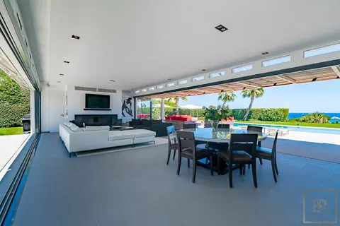 Contemporary Villa Beach Front 5 minutes walk from Club 55, 6 bedrooms in Saint Tropez property rental For Super Rich
