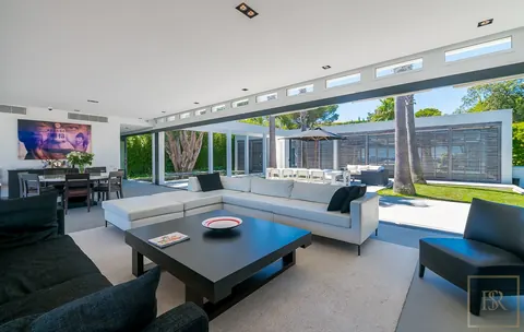 Contemporary Villa Beach Front 5 minutes walk from Club 55, 6 bedrooms in Saint Tropez price rental For Super Rich
