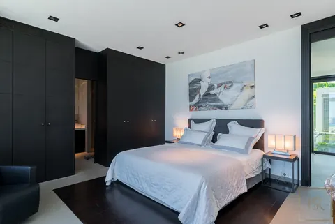 Contemporary Villa Beach Front 5 minutes walk from Club 55, 6 bedrooms in Saint Tropez value rental For Super Rich