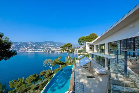 Contemporary Villa Exceptional panoramic sea views west side, 5 bedrooms in St Jean Cap Ferrat 33,900 Week rental For Super Rich