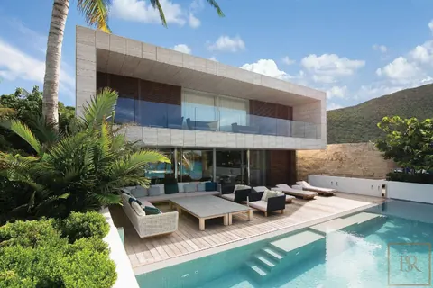 Luxury Villa Wake Up beachfront with view of the sea, direct access to Flamands Beach, 6 bedrooms in St Barth Wake Up rental For Super Rich