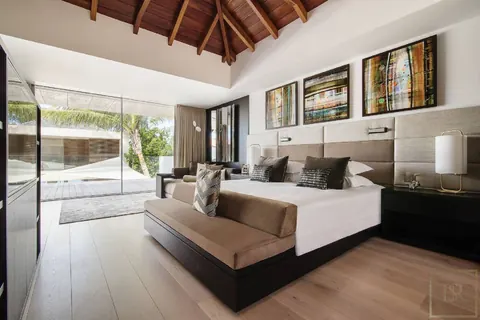 Luxury Villa Wake Up beachfront with view of the sea, direct access to Flamands Beach, 6 bedrooms in St Barth deal rental For Super Rich