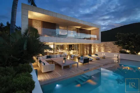 Luxury Villa Wake Up beachfront with view of the sea, direct access to Flamands Beach, 6 bedrooms in St Barth