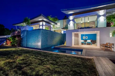 Luxury Villa Wings, beachfront view above The Baie de St. Jean, 4 bedrooms in St Barth available rental For Super Rich
