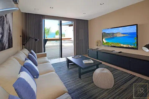 Luxury Villa Wings, beachfront view above The Baie de St. Jean, 4 bedrooms in St Barth property rental For Super Rich