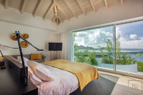 Luxury Villa Wings, beachfront view above The Baie de St. Jean, 4 bedrooms in St Barth deal rental For Super Rich