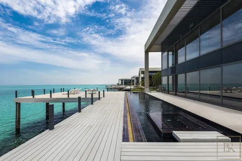 Luxury Hotel Zaya Nurai Island 5 star Infinity view with private pool, 4 bedrooms in Abu Dhabi vacation rental For Super Rich