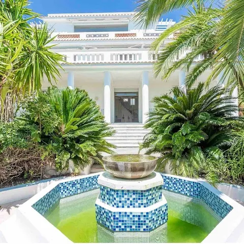 Art Déco Villa Gatsby’s Mansion built in the 1930s, 6 bedrooms in Antibes 3,400 Day rental For Super Rich