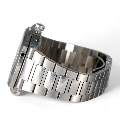 Patek Philippe Nautilus Annual Calendar price country for sale For Super Rich